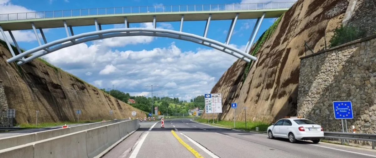 Jaka prędkość na autostradzie? Odkryj limity dla różnych pojazdów